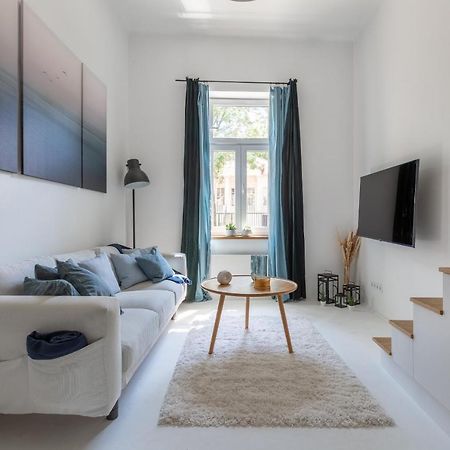 Black And White Apartment Budapest Luaran gambar