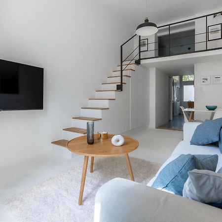Black And White Apartment Budapest Luaran gambar
