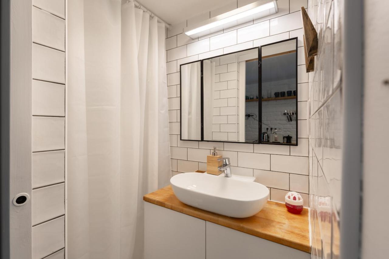 Black And White Apartment Budapest Luaran gambar