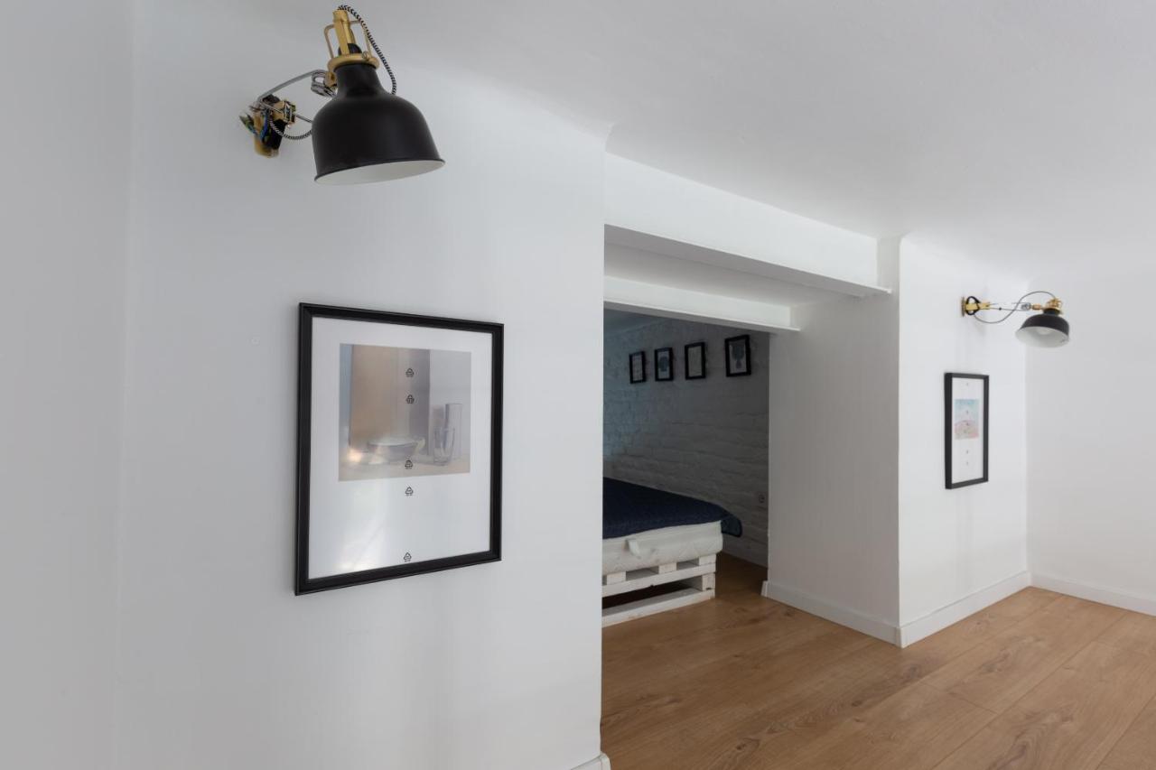 Black And White Apartment Budapest Luaran gambar