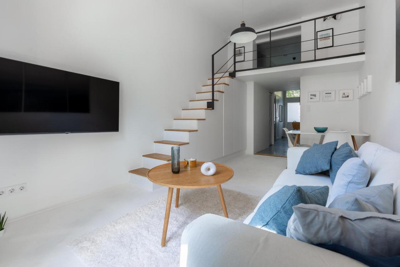 Black And White Apartment Budapest Luaran gambar