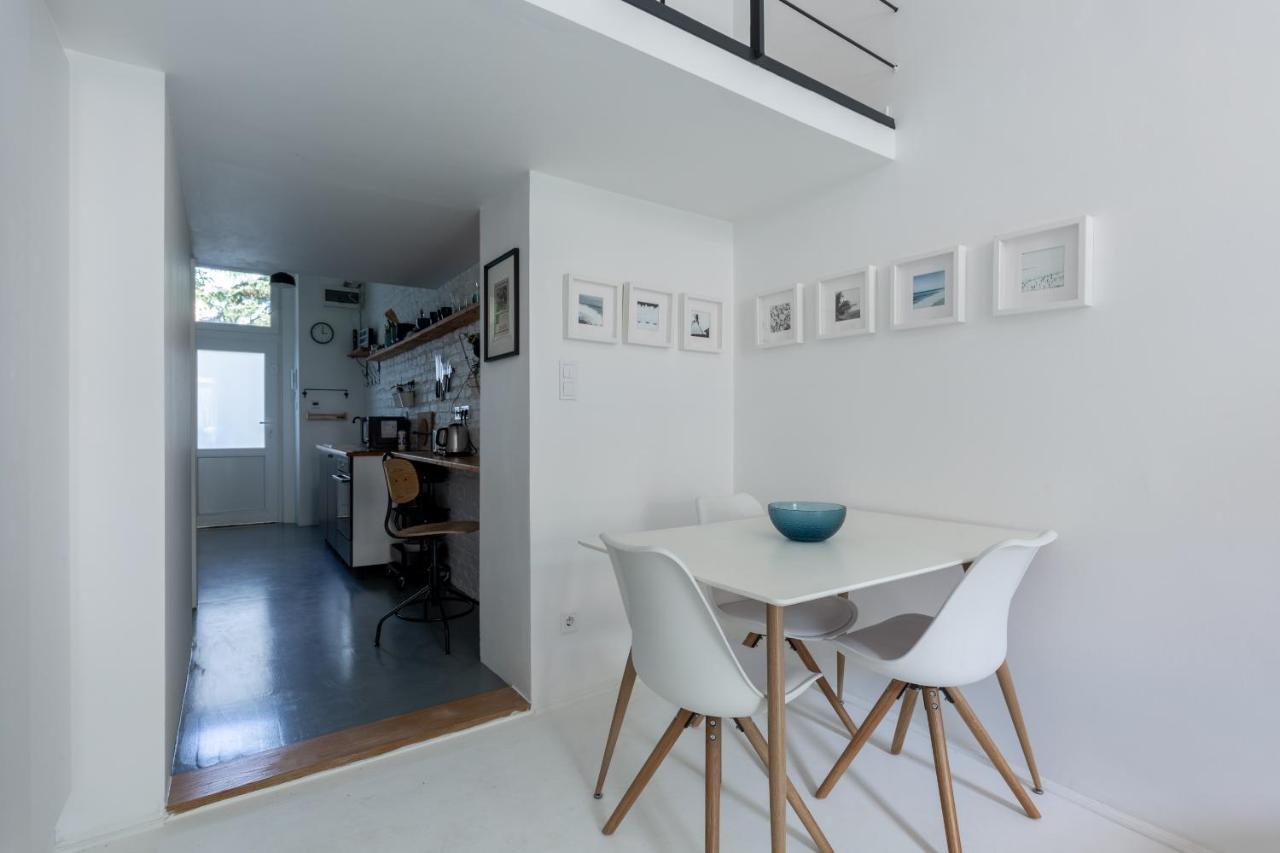 Black And White Apartment Budapest Luaran gambar