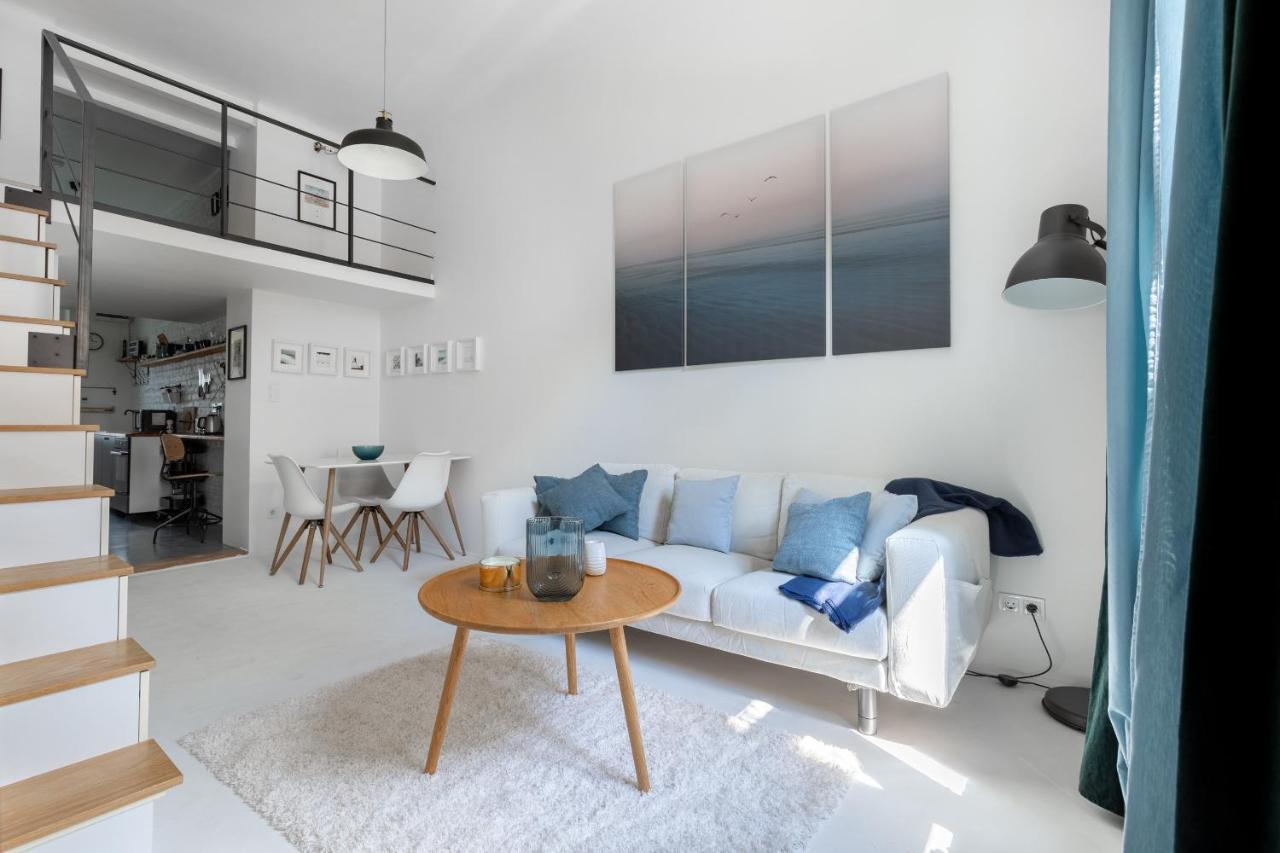 Black And White Apartment Budapest Luaran gambar