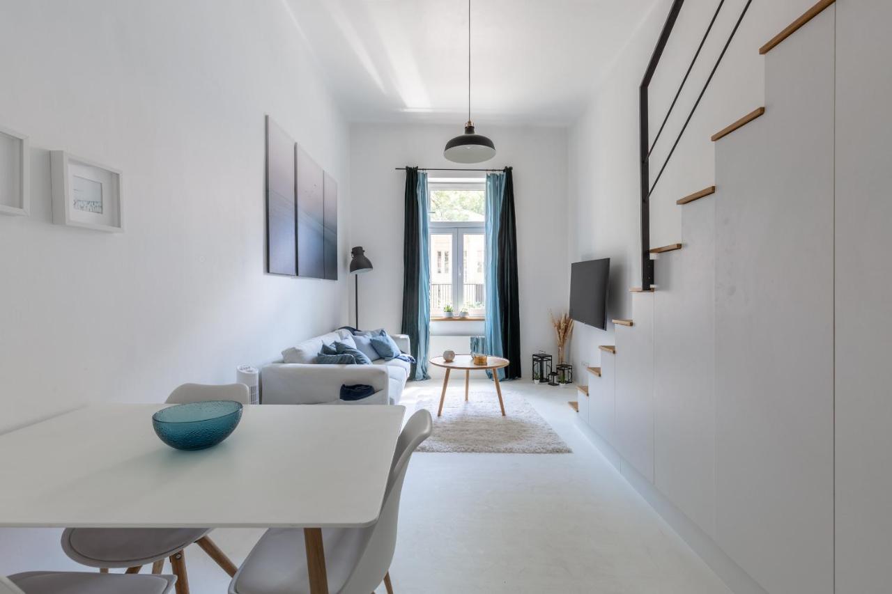 Black And White Apartment Budapest Luaran gambar