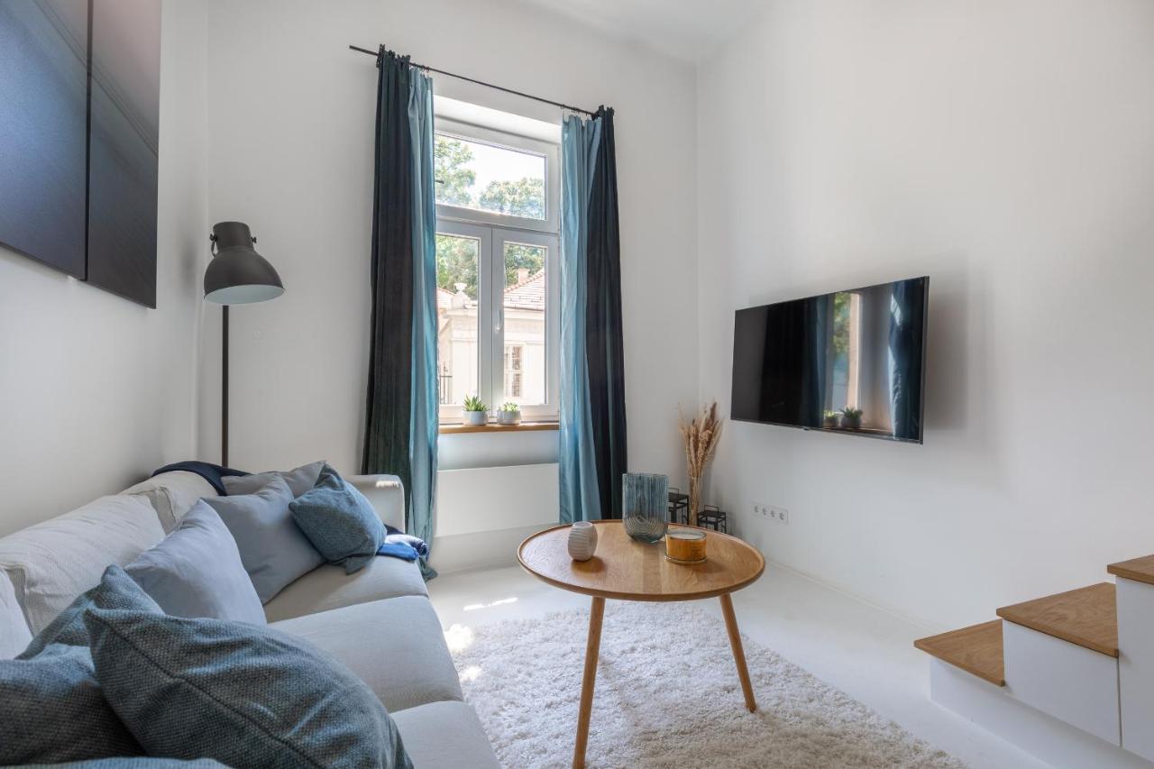 Black And White Apartment Budapest Luaran gambar