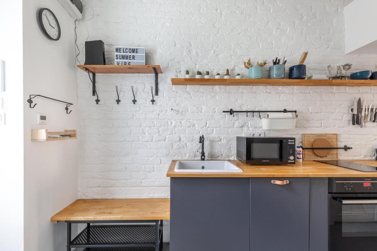 Black And White Apartment Budapest Luaran gambar
